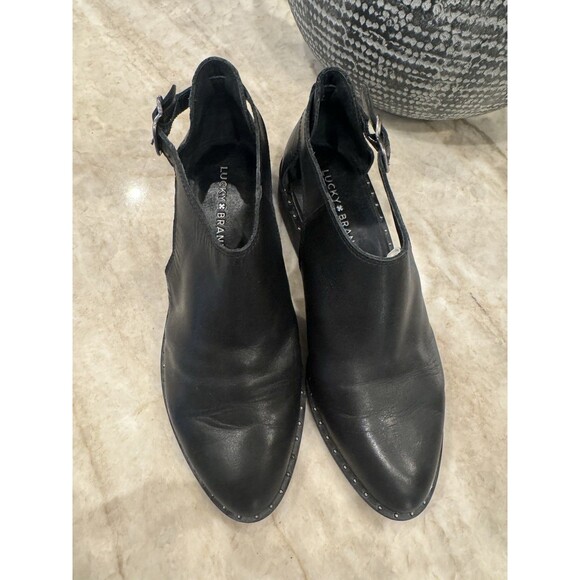 Lucky Brand Giovanna black leather cut-out ankle booties Women’s 8.5m rivets EUC - Picture 2 of 16